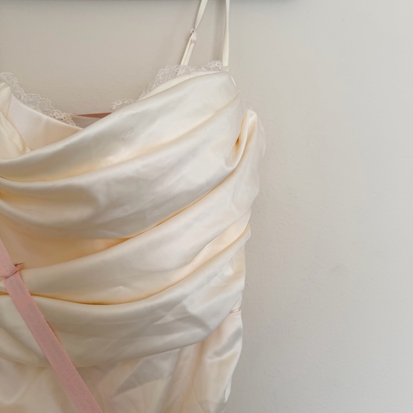 Oh Polly Cream Ruched Mini Dress w/ Lace Trim Satin  in Oyster White NWT Size 8 - Picture 8 of 12
